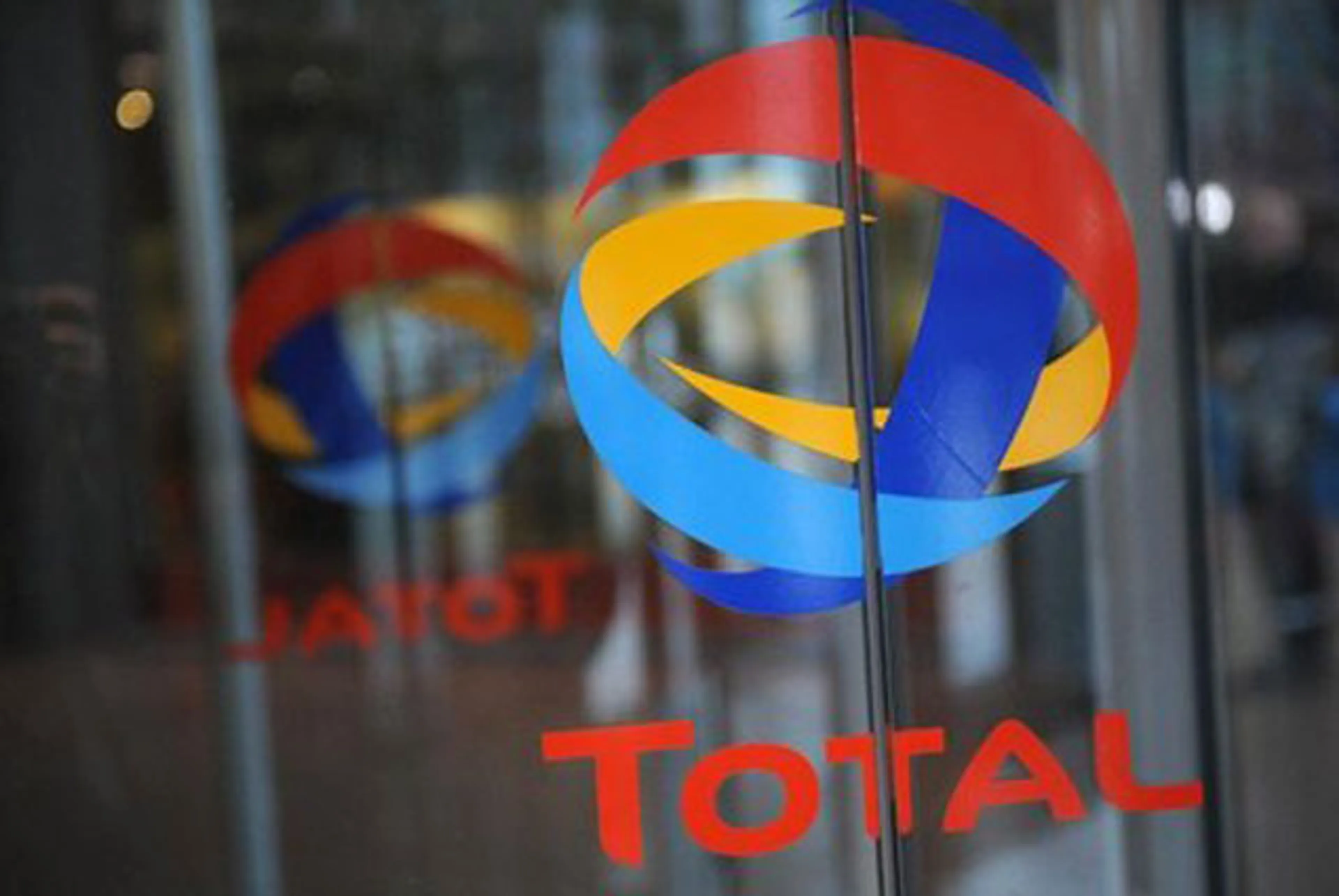 Капитал - Акции Total упали после гибели главы компании