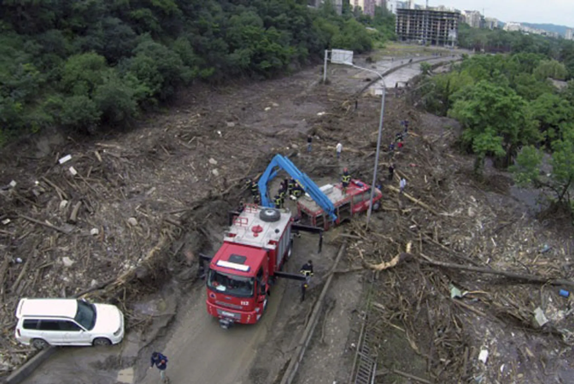 Капитал - На наводнении в Тбилиси наживаются мошенники