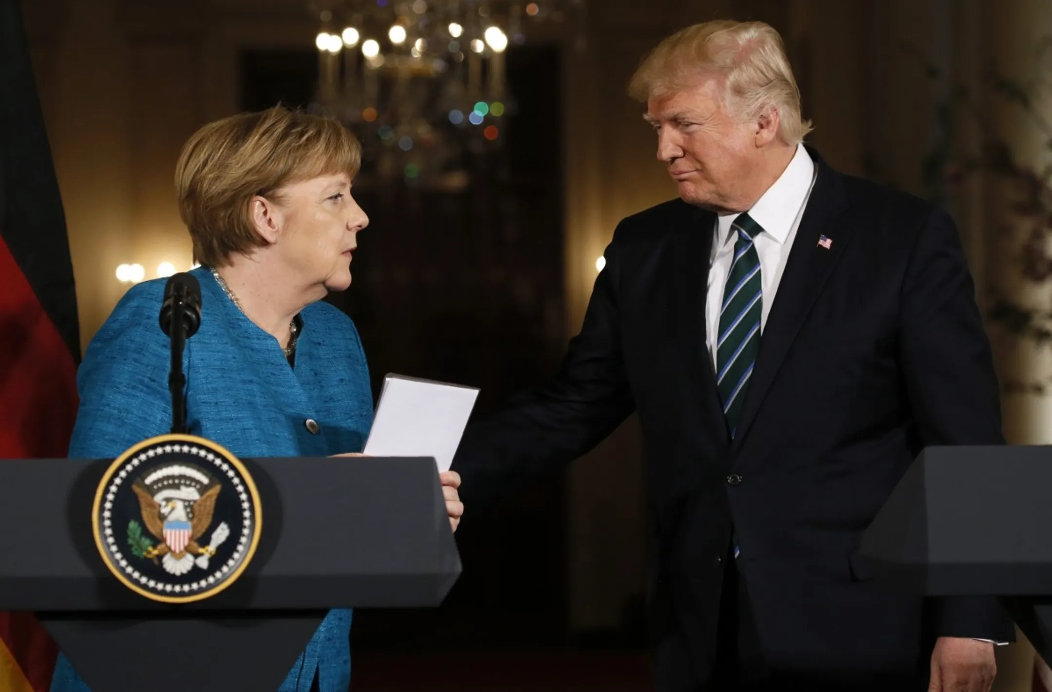 Дональд Трамп впервые после инаугурации встретился с Ангелой Меркель - Image Kapital.kz