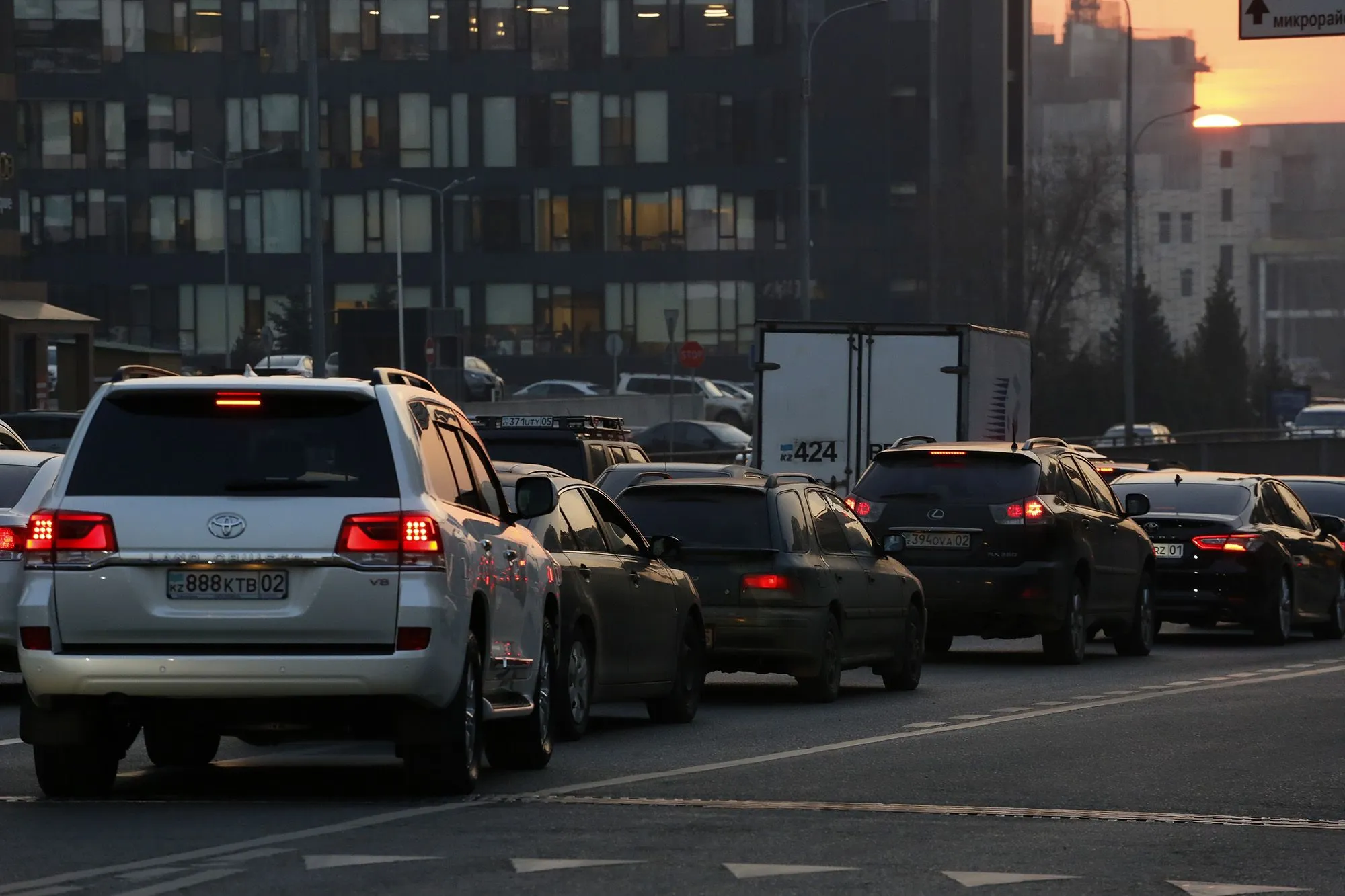 Что выгоднее с точки зрения экономии в Астане: авто или такси?