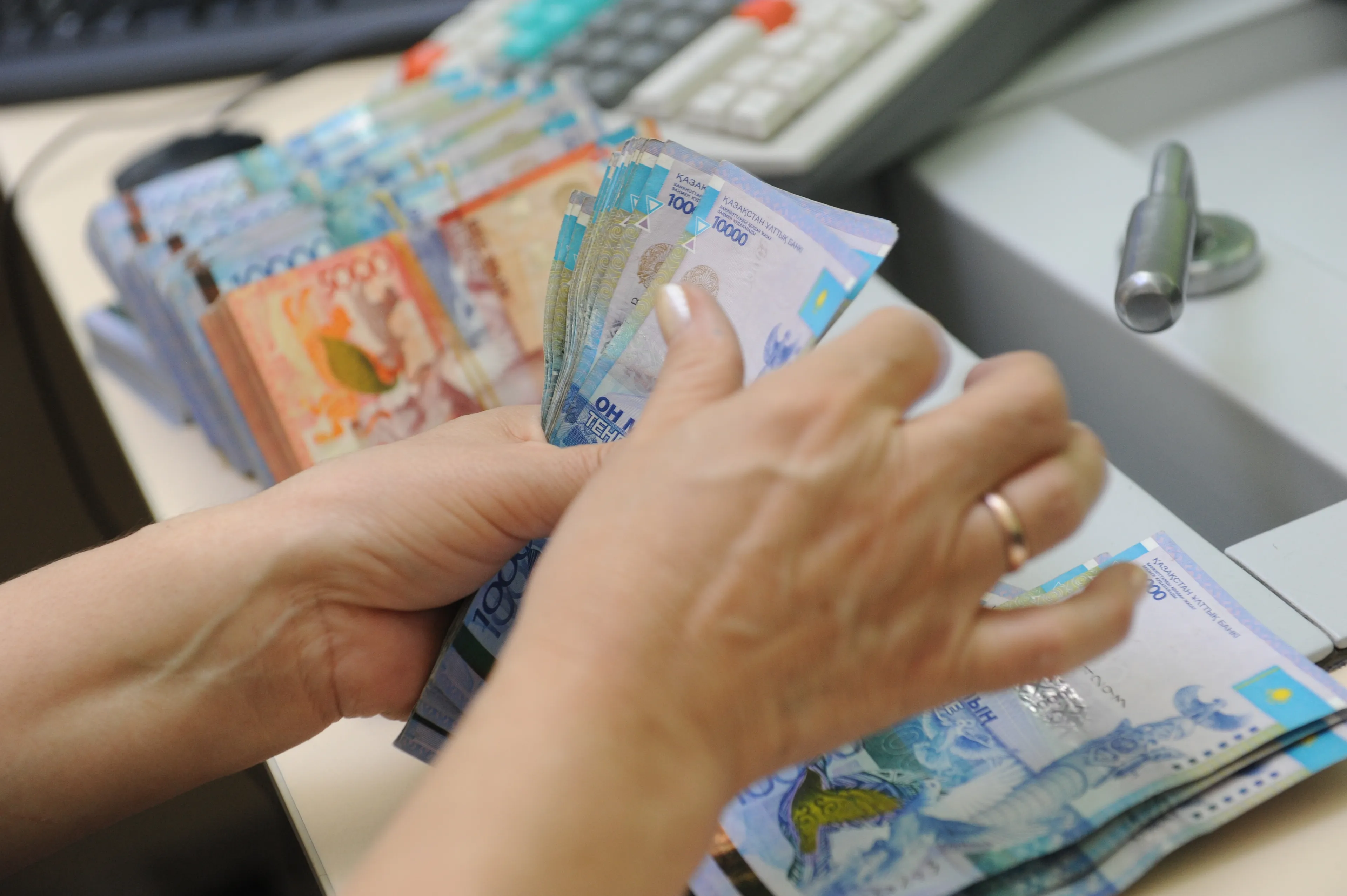 Капитал - Тенге вернулся к январским показателям