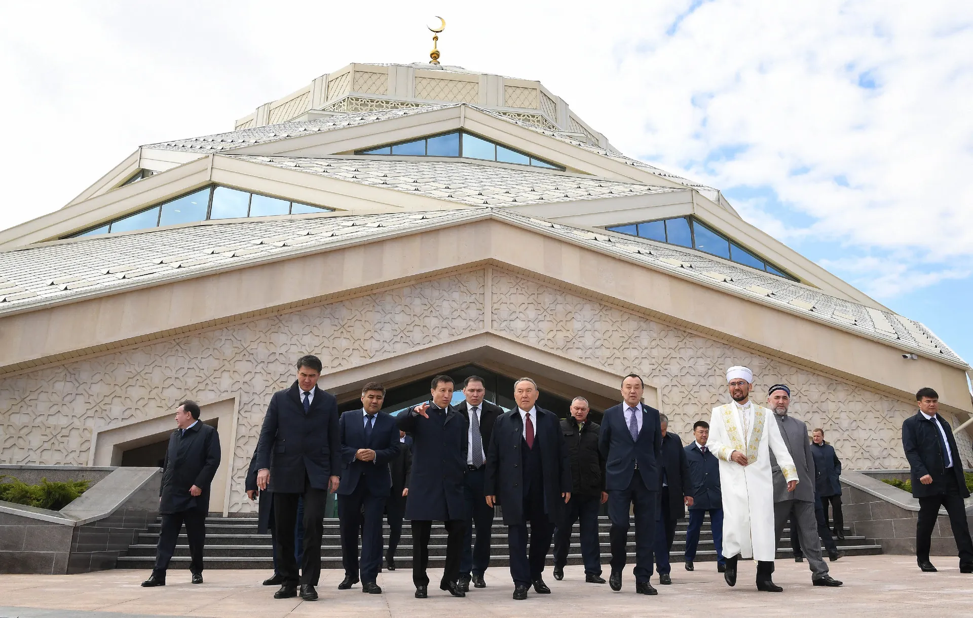 Капитал - Президент посетил новую мечеть в Астане