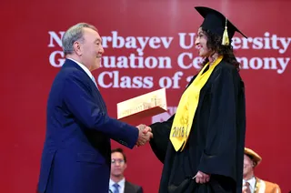 Капитал - Президент вручил дипломы выпускникам Назарбаев Университета