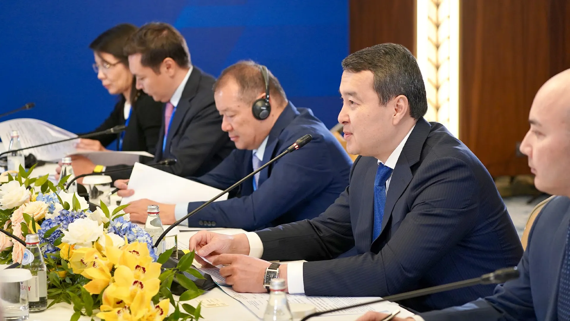 Капитал - Запуск новых проектов обсудил премьер с иностранными инвесторами