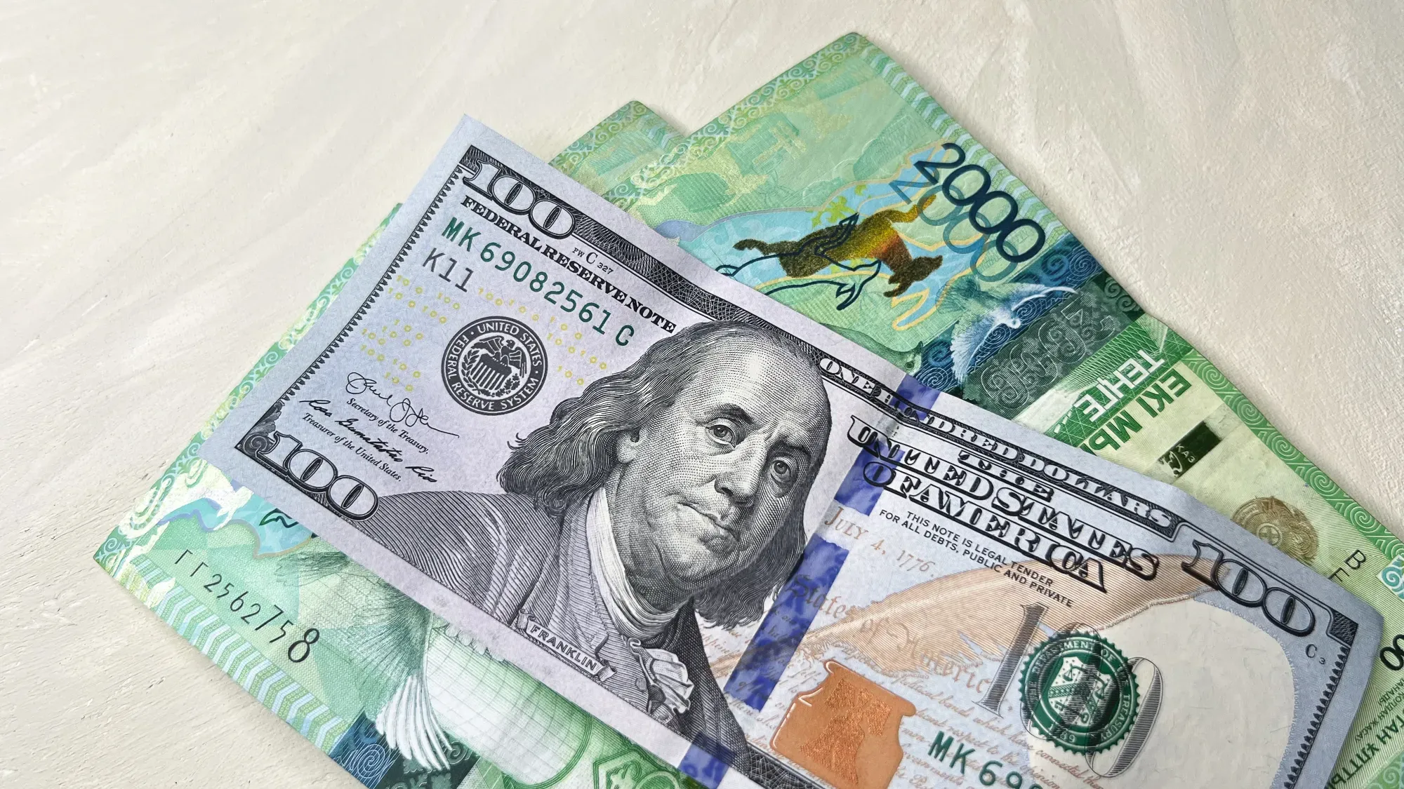 На продажи валюты из Нацфонда в июле пришлось 20% от общего объема торгов 
