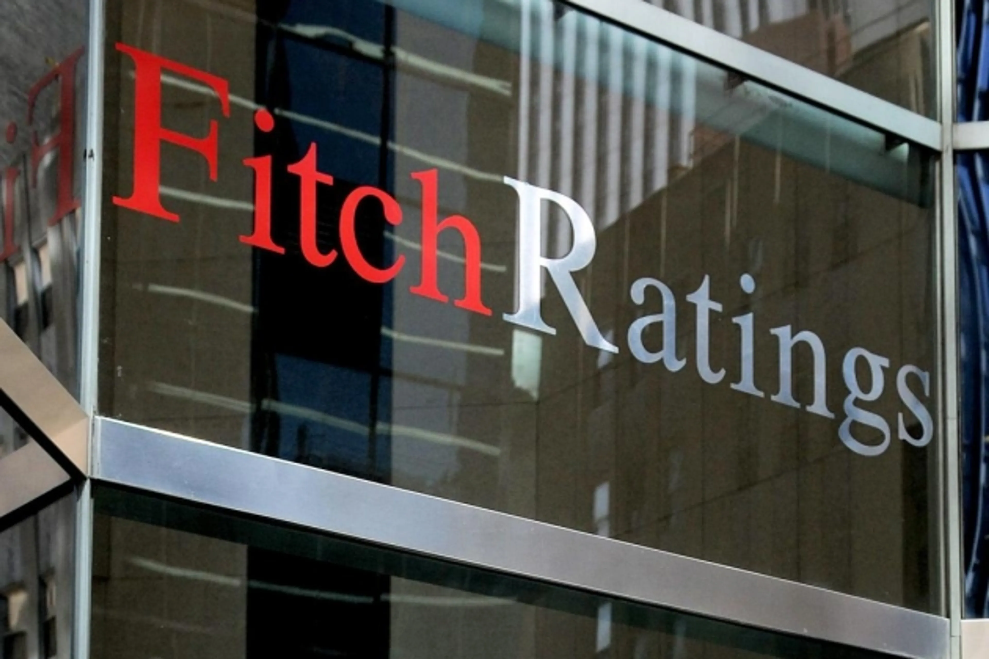 Капитал - Fitch понизило рейтинги БРК и Жилстройсбербанка