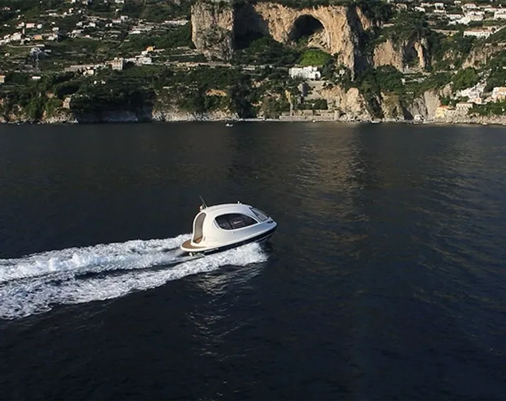 Капитал - Вышла идеальная дизайнерская яхта для коротких морских прогулок