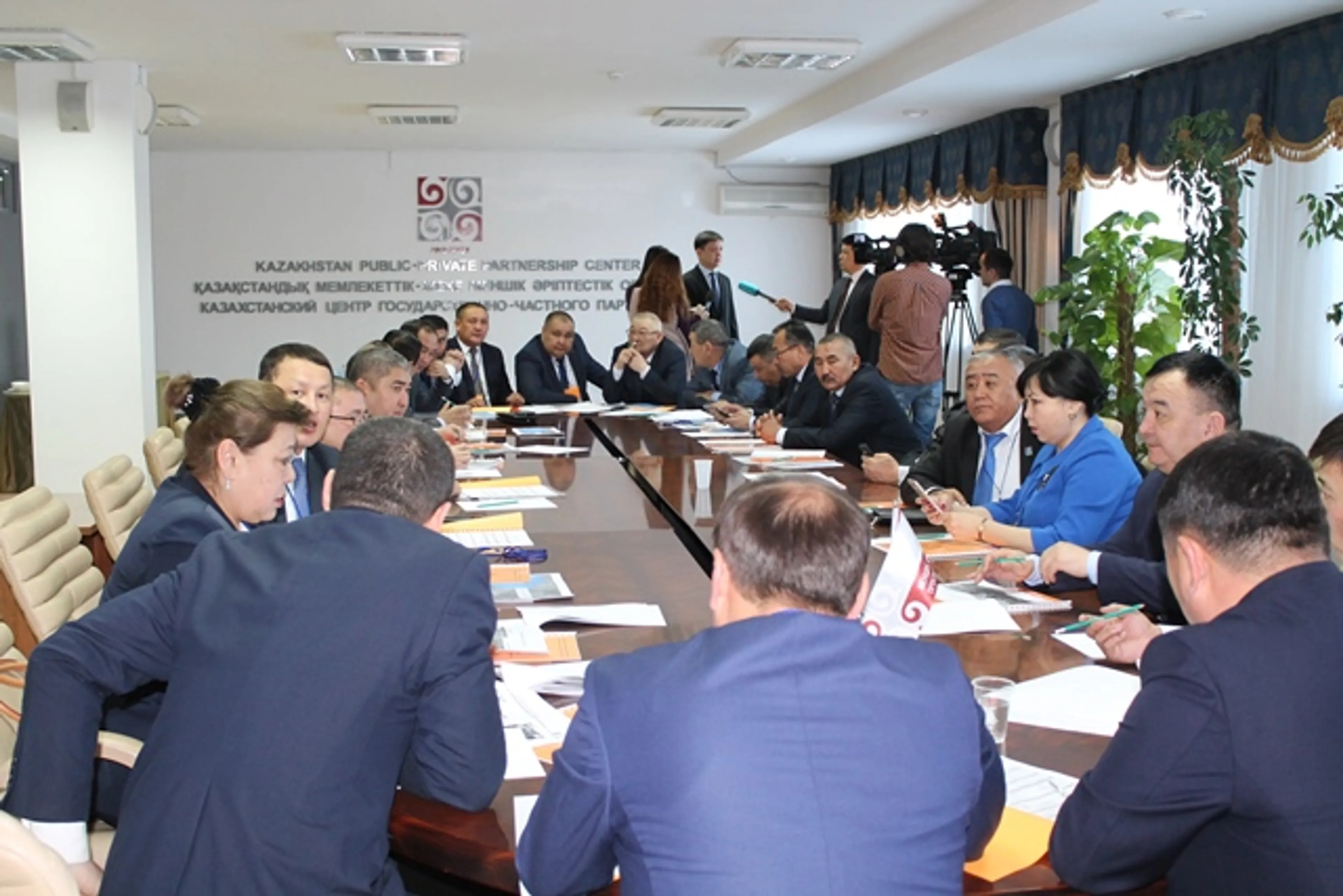 Капитал - Акимы изучают метод «Архимедова рычага»