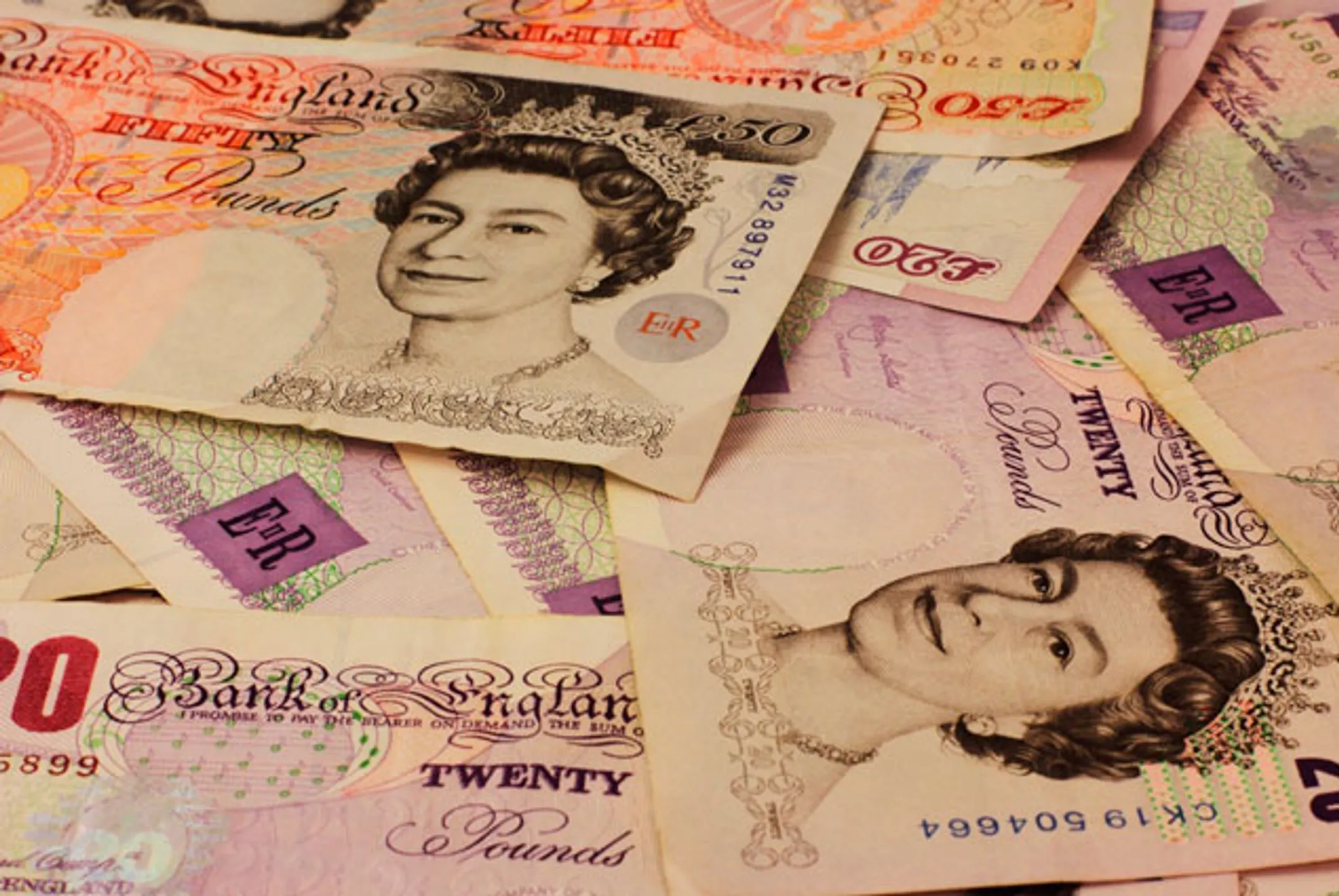 Британия тратит £1 млрд в неделю на выплаты по долгу - Image Kapital.kz