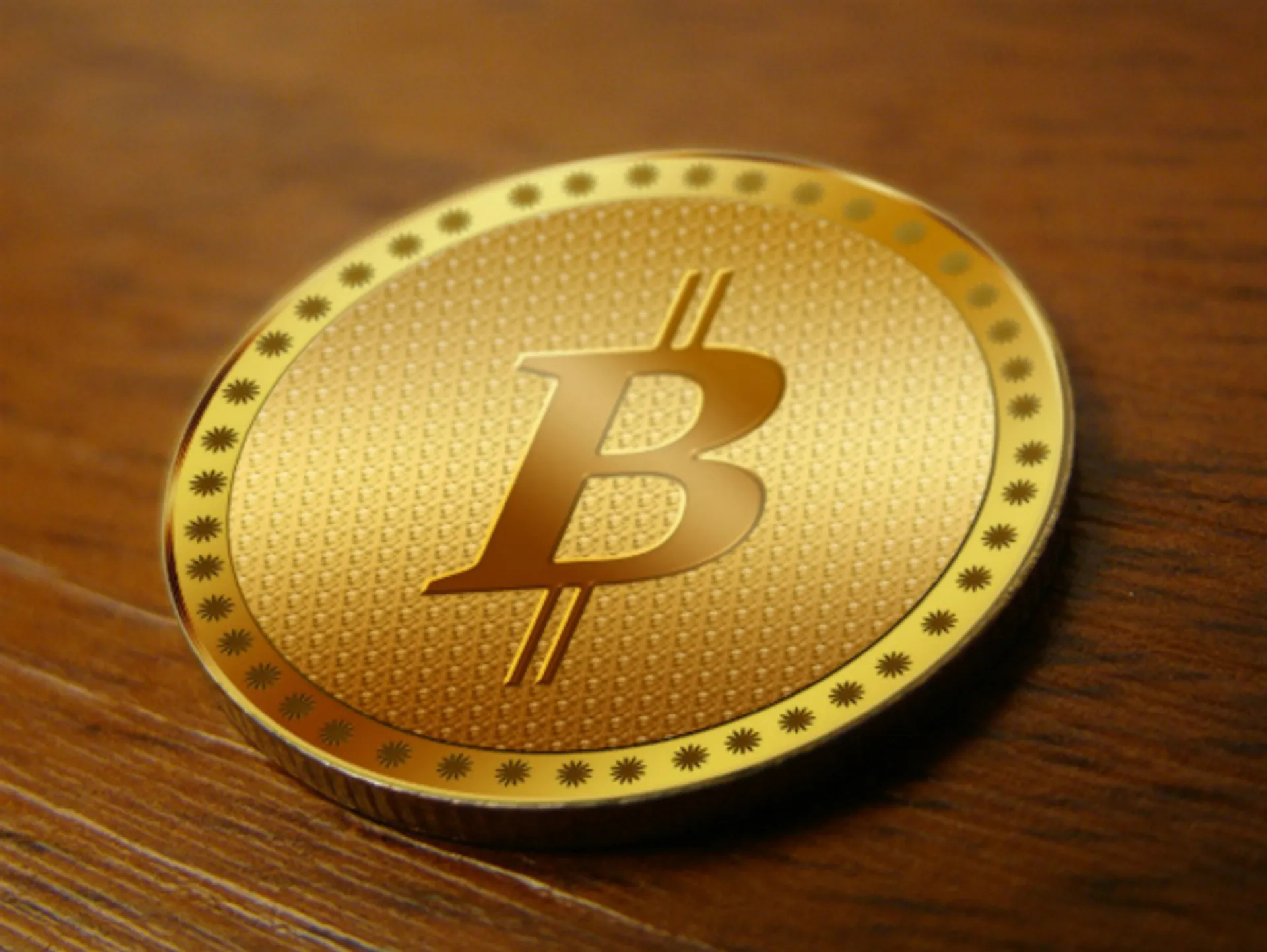 Капитал - Курс биткоина преодолел рубеж в $10 тысяч