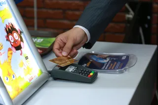 Капитал - Все больше казахстанцев расплачиваются безналично