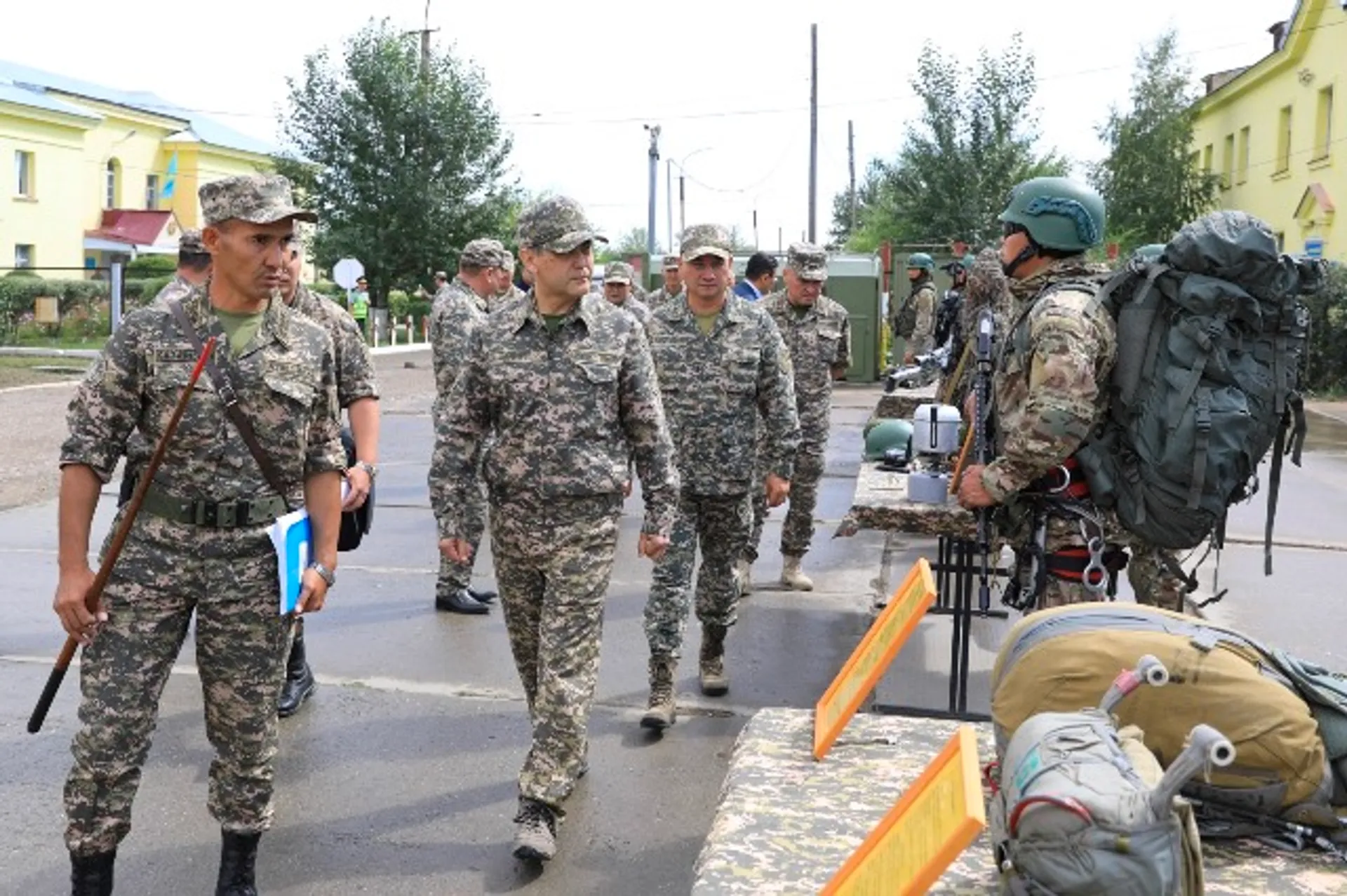 Капитал - Министр обороны проверил воинские части ВКО