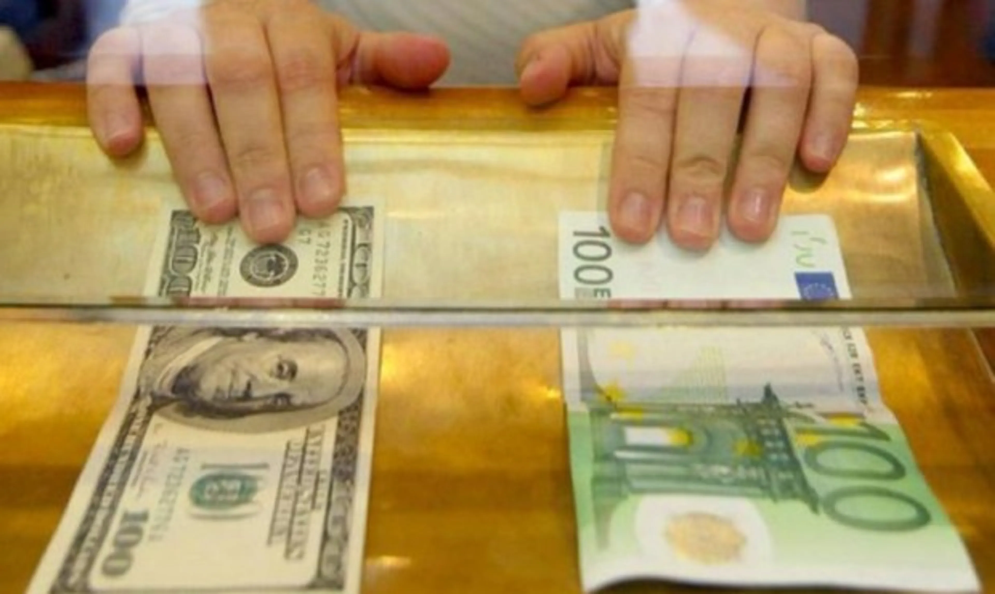 Капитал - Доллар подорожал до 301 тенге