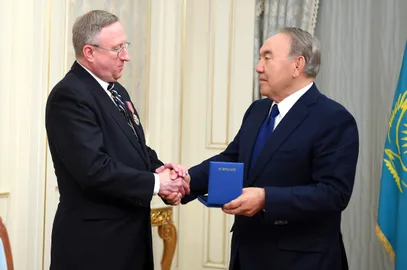 Капитал - Президент наградил Джорджа Крола орденом «Достық»