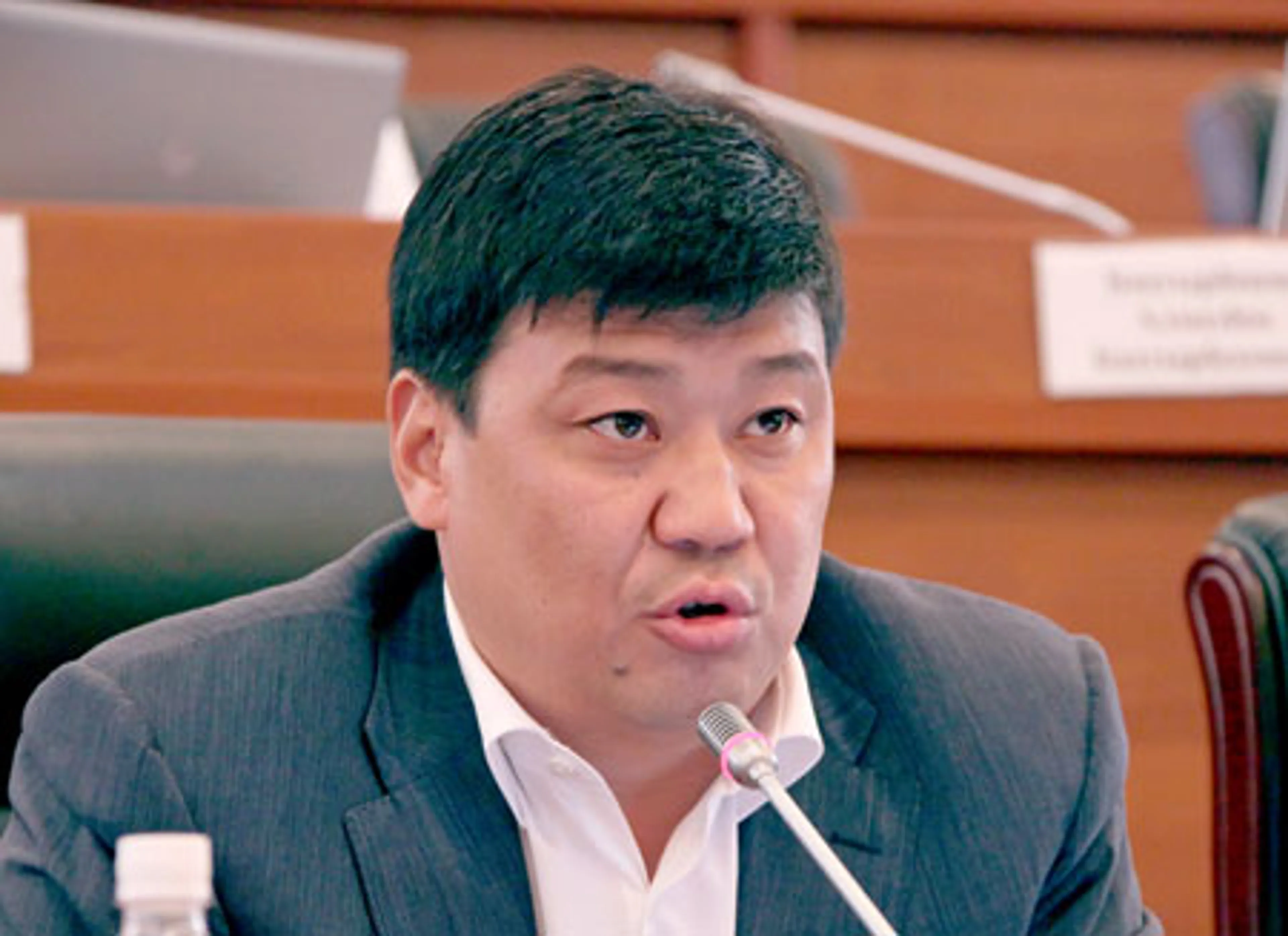 Капитал - Вице-спикер парламента Кыргызстана сложил полномочия