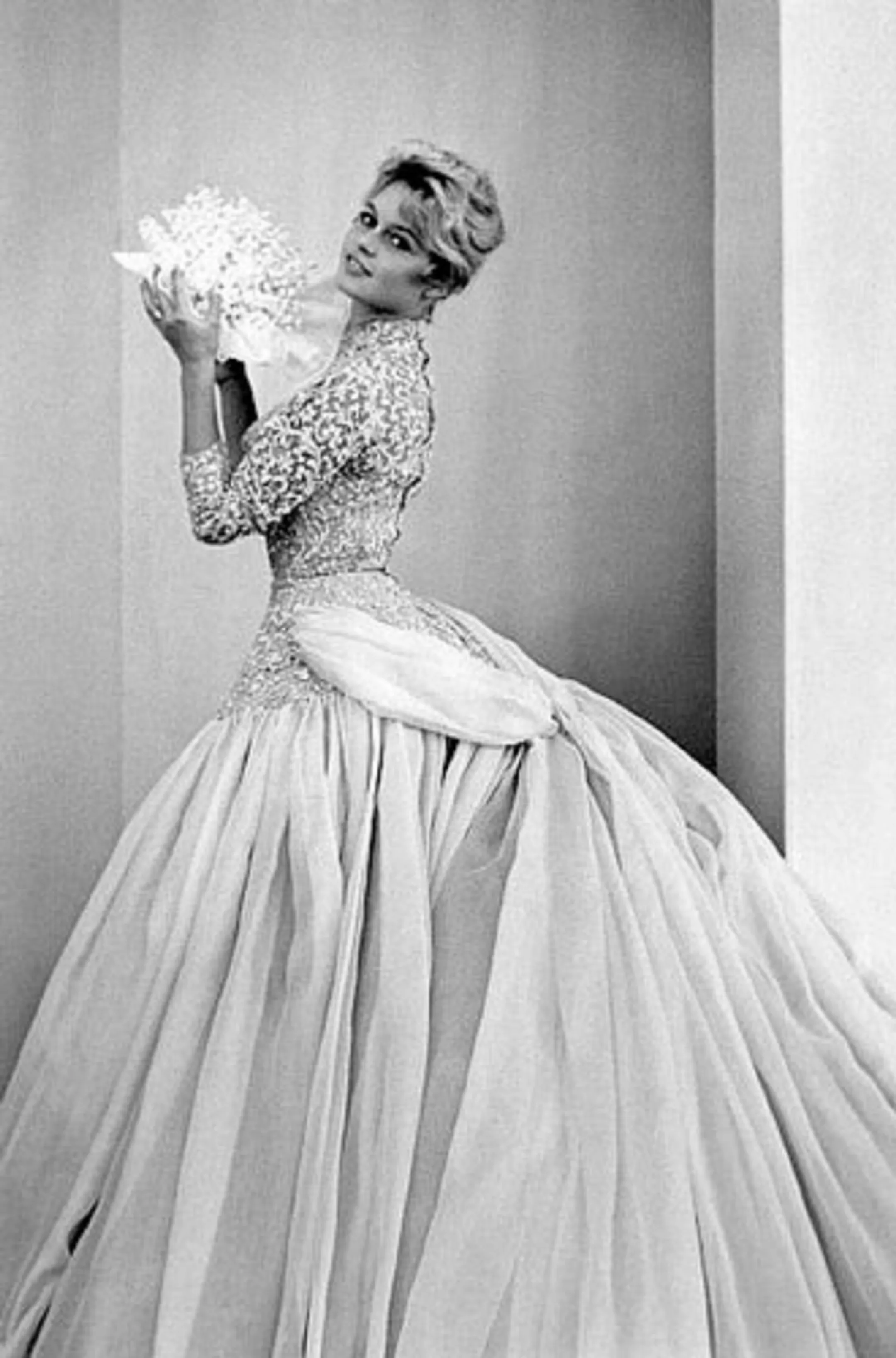 Брижит Бардо в платье от Balmain