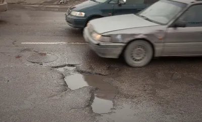 В дорожных ямах обвинили движение земной коры