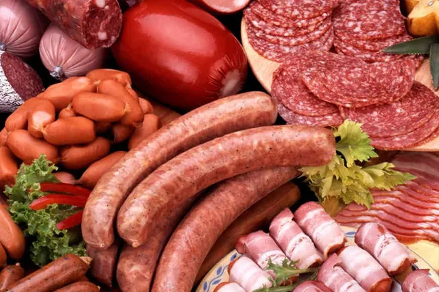 Из магазинов изымают некачественные мясные продукты