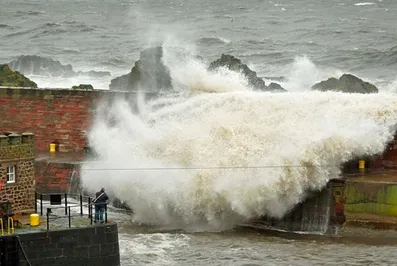 Шотландию накрыл сильный шторм