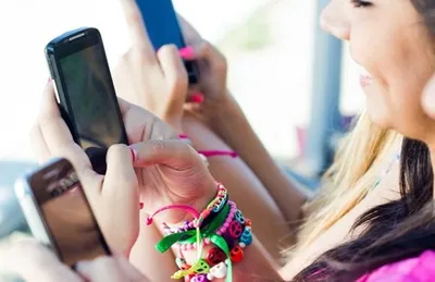 Казахстанцы стали больше тратить на мобильную связь и интернет