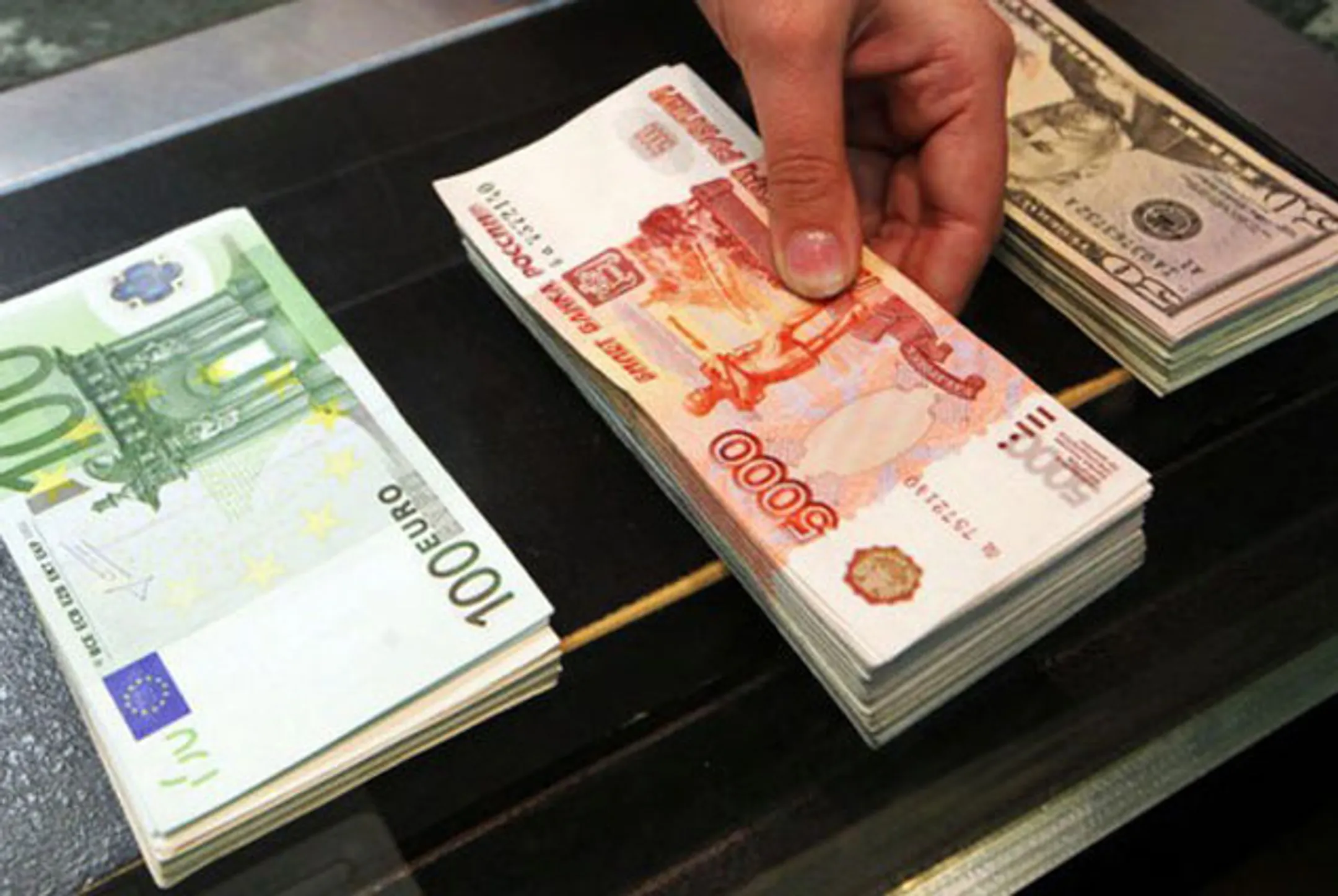 Обменники продали рублей на 64,4 млрд тенге - Image Kapital.kz