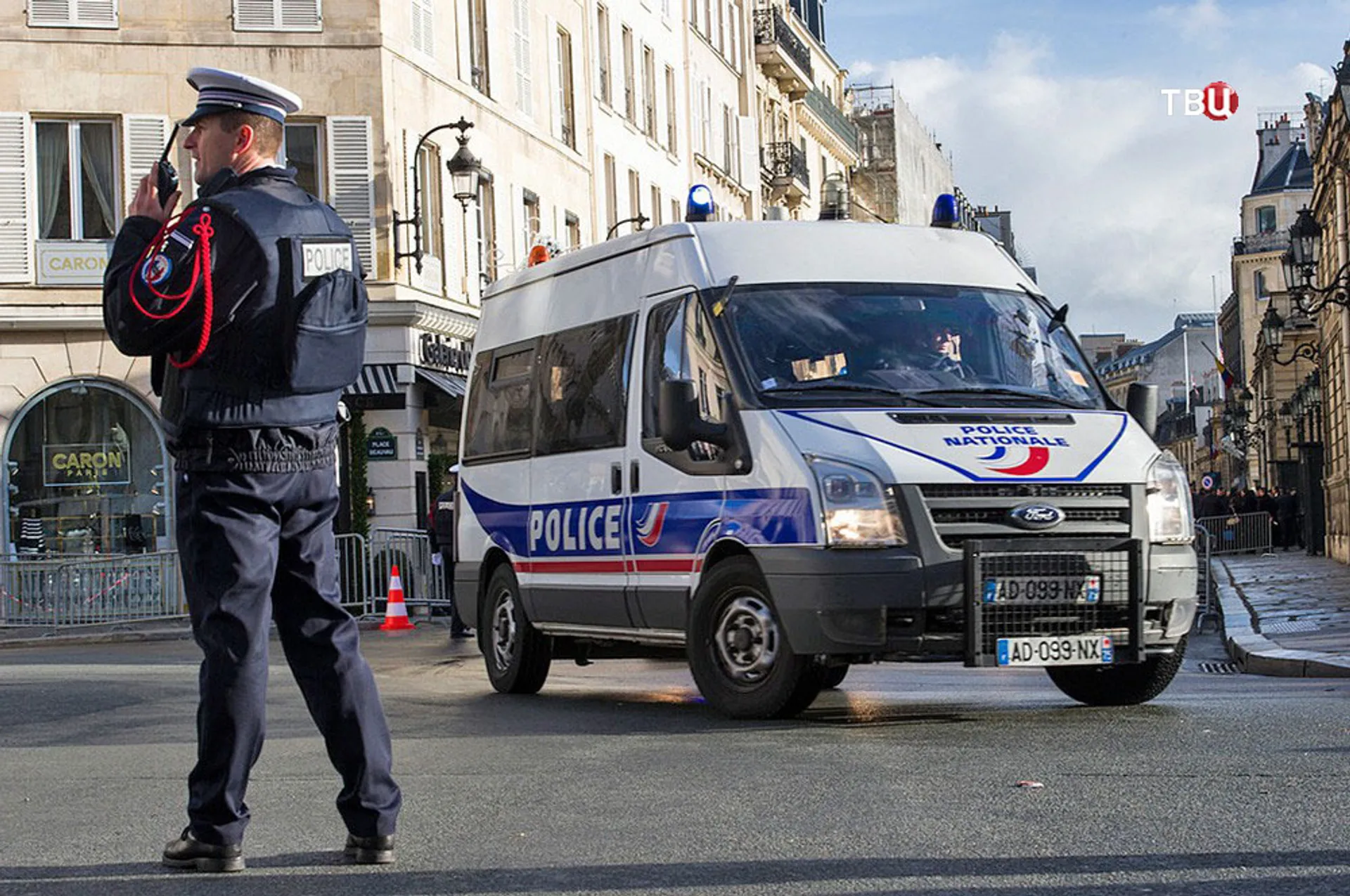 Капитал - Убийство полицейского под Парижем признали терактом