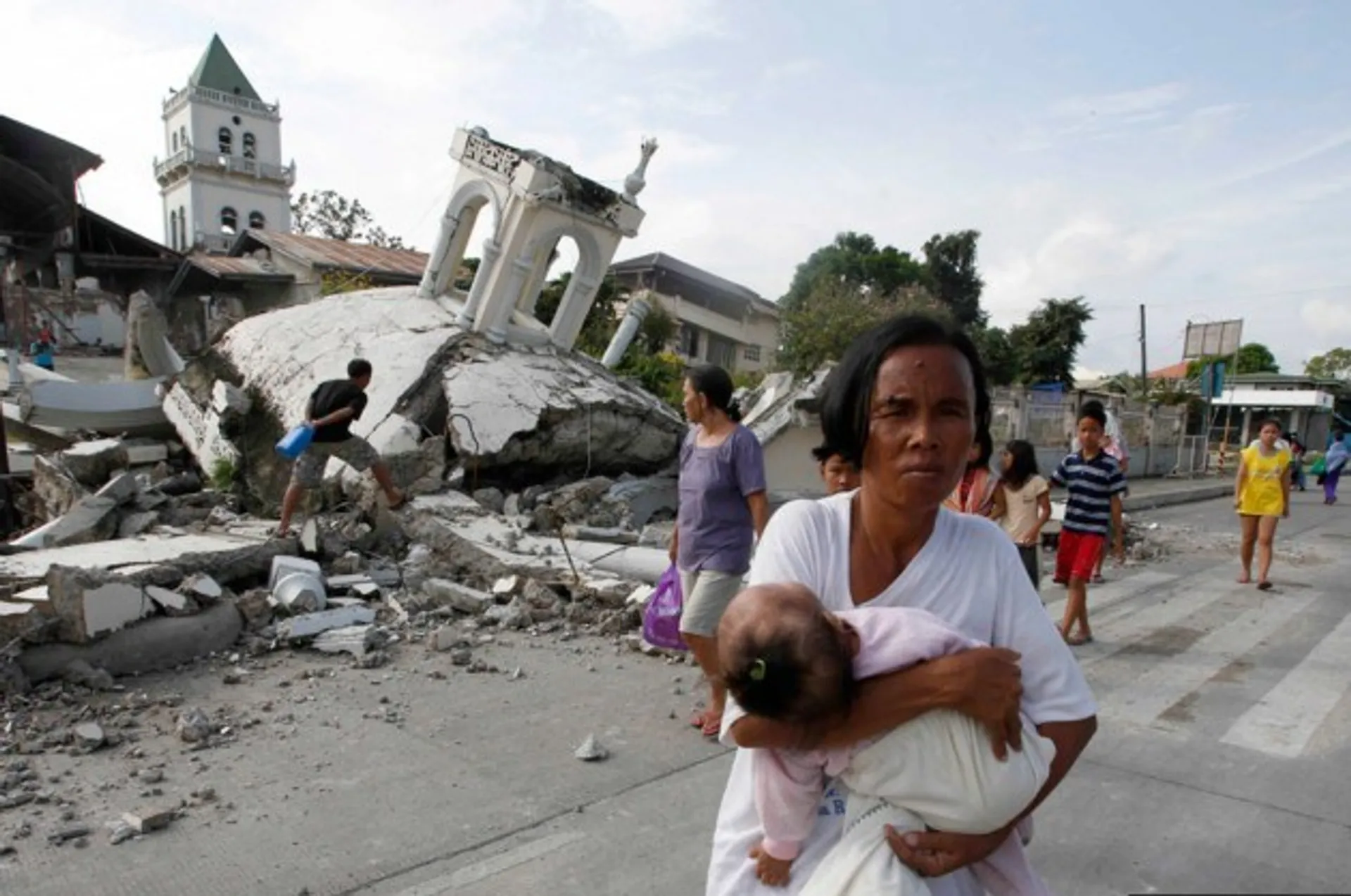 Капитал - Супертайфун унес жизни 10 тыс. филиппинцев