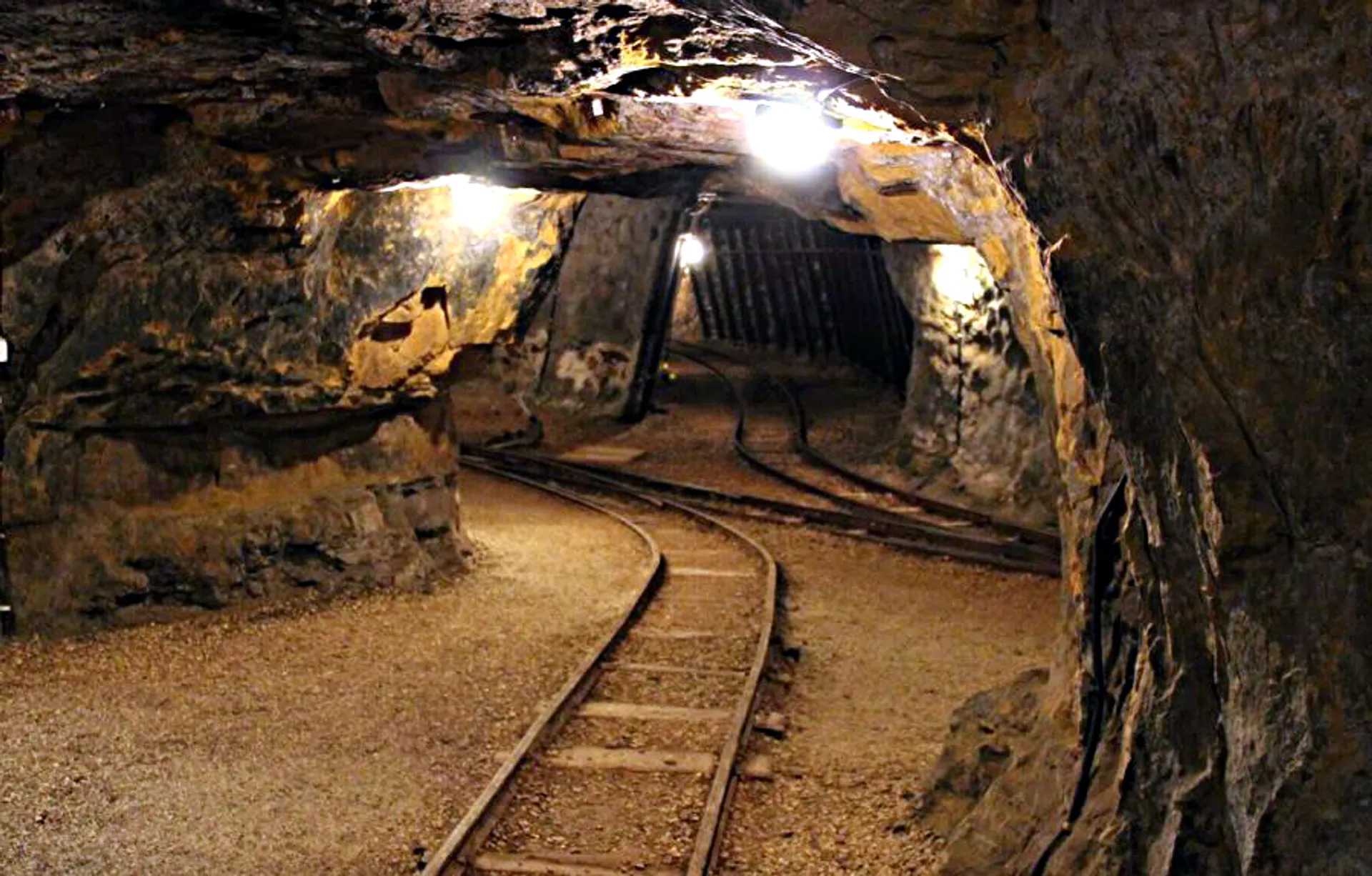 Капитал - Суд вынес определение о приостановлении забастовки шахтеров «АрселорМиттал Темиртау»