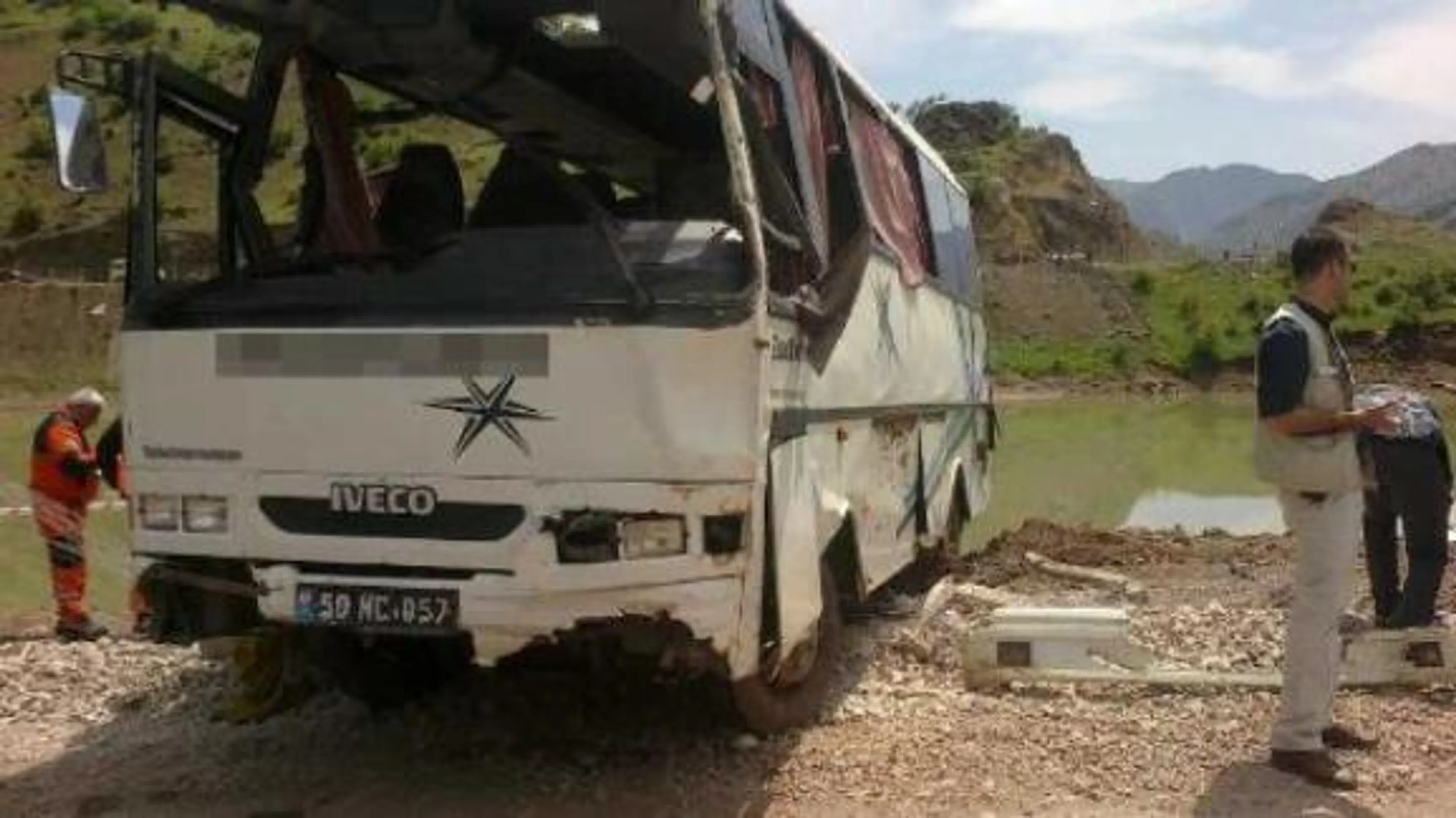 Капитал - В Турции автобус рухнул в озеро