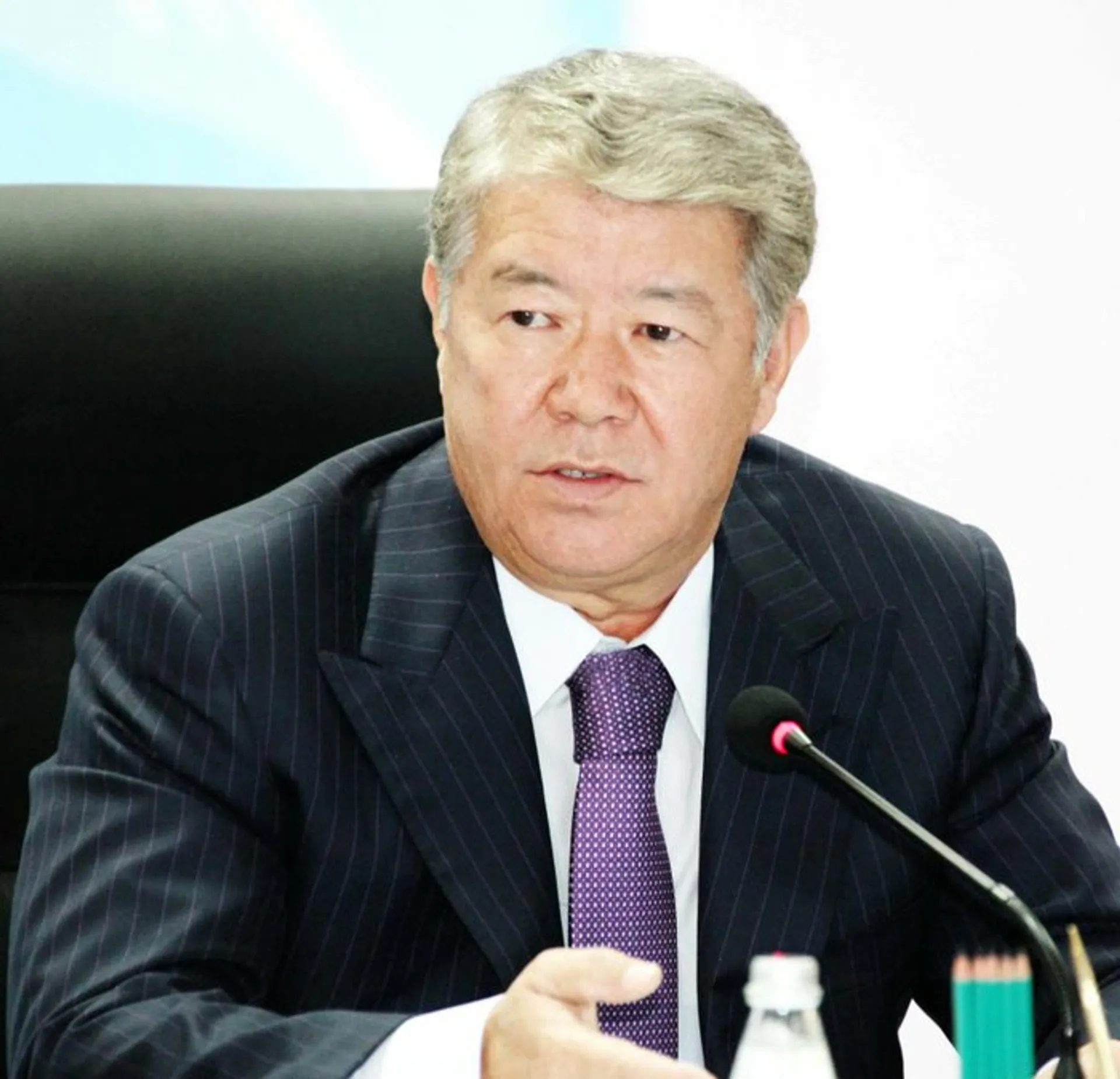 Капитал - Есимов просит денег для защиты Медеу