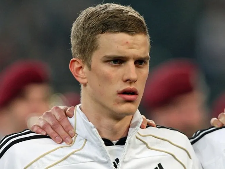 Капитал - Бендер заменит Швайнштайгера в матче против Казахстана