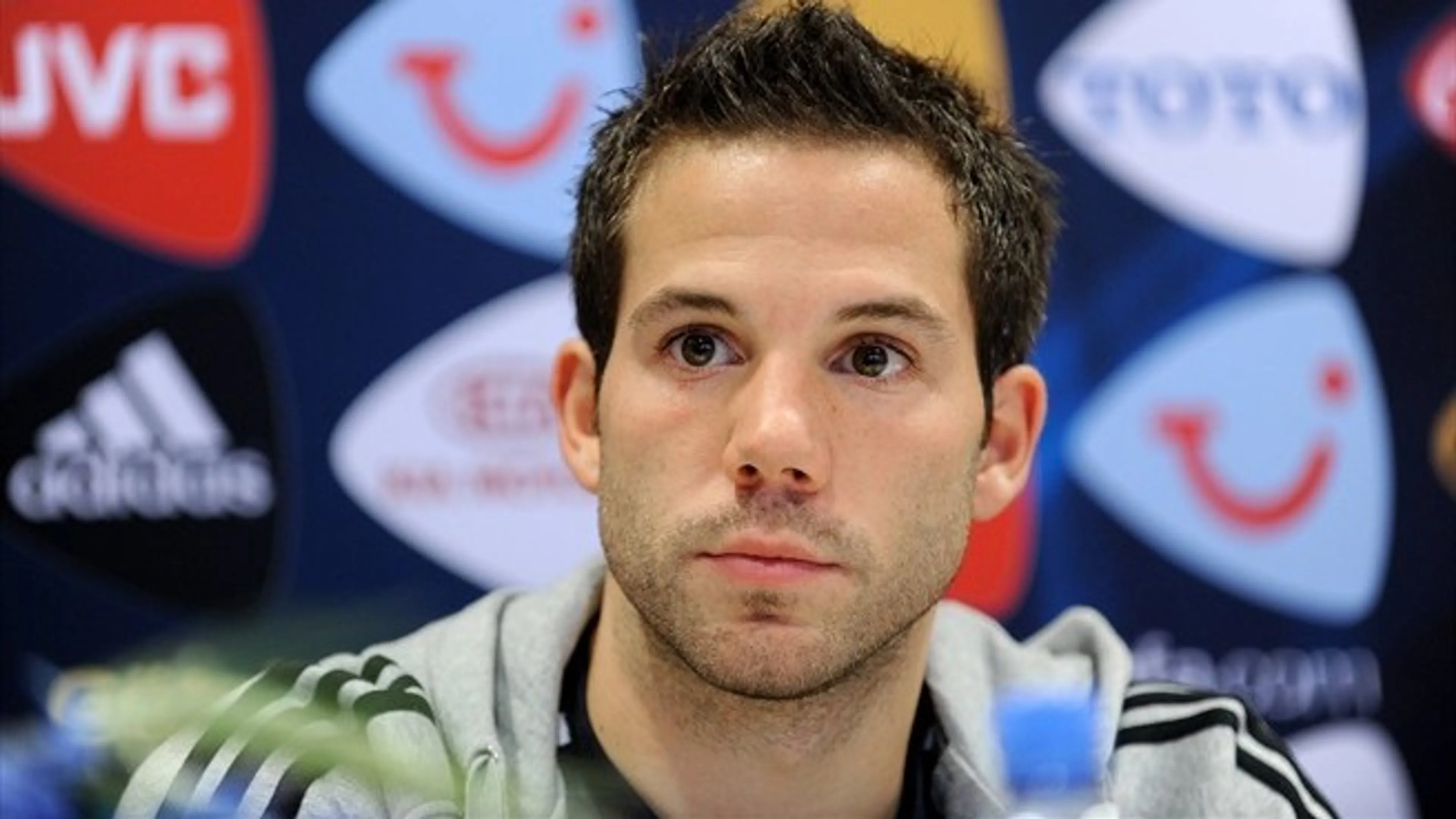 Капитал - Кастро продлил контракт с «Байером»