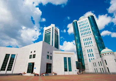 Парламент уходит на каникулы