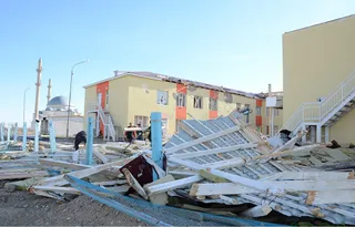 Капитал - В Жамбылской области шквальный ветер сорвал кровли жилых домов