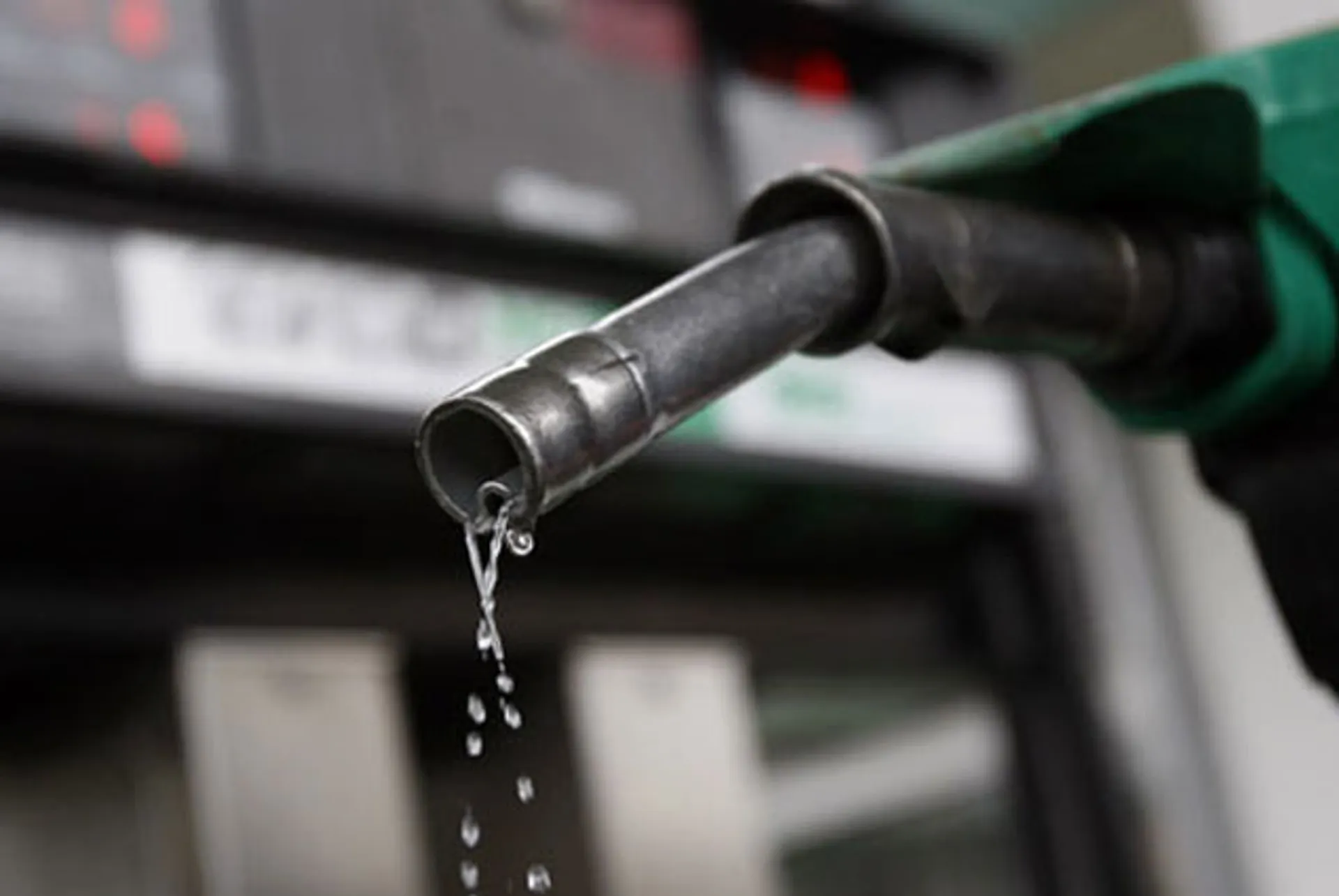 Капитал - Сотрудники крупных компаний не намерены сокращать расходы на бензин