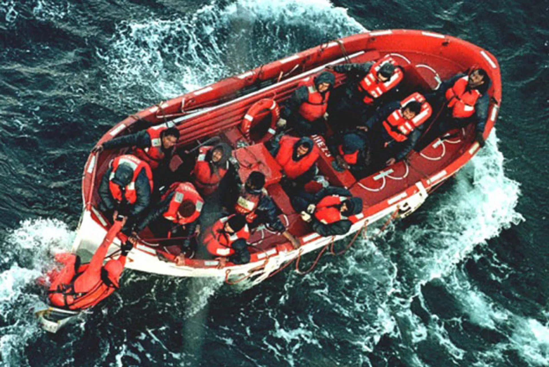 Капитал - Спасатели обнаружили тела 54 погибших с затонувшего у Камчатки траулера