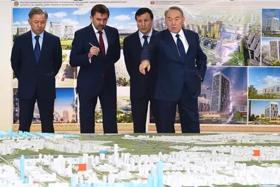Нурсултану Назарбаеву рассказали о застройке и развитии Астаны
