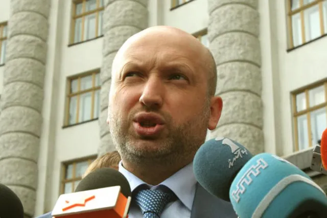 Турчинов назвал катастрофической ситуацию в экономике на востоке Украины