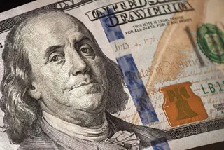 Капитал - Курс доллара на дневной сессии – 337,07