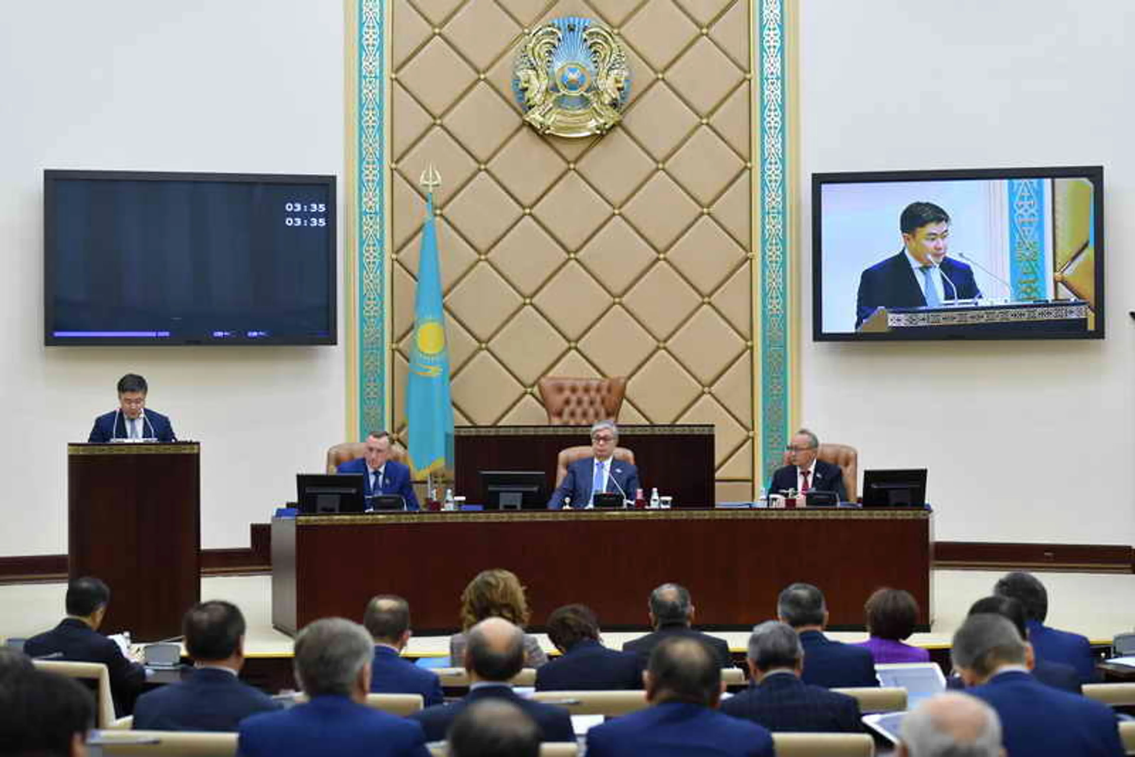 Капитал - Сенат рассмотрел проект трехлетнего бюджета