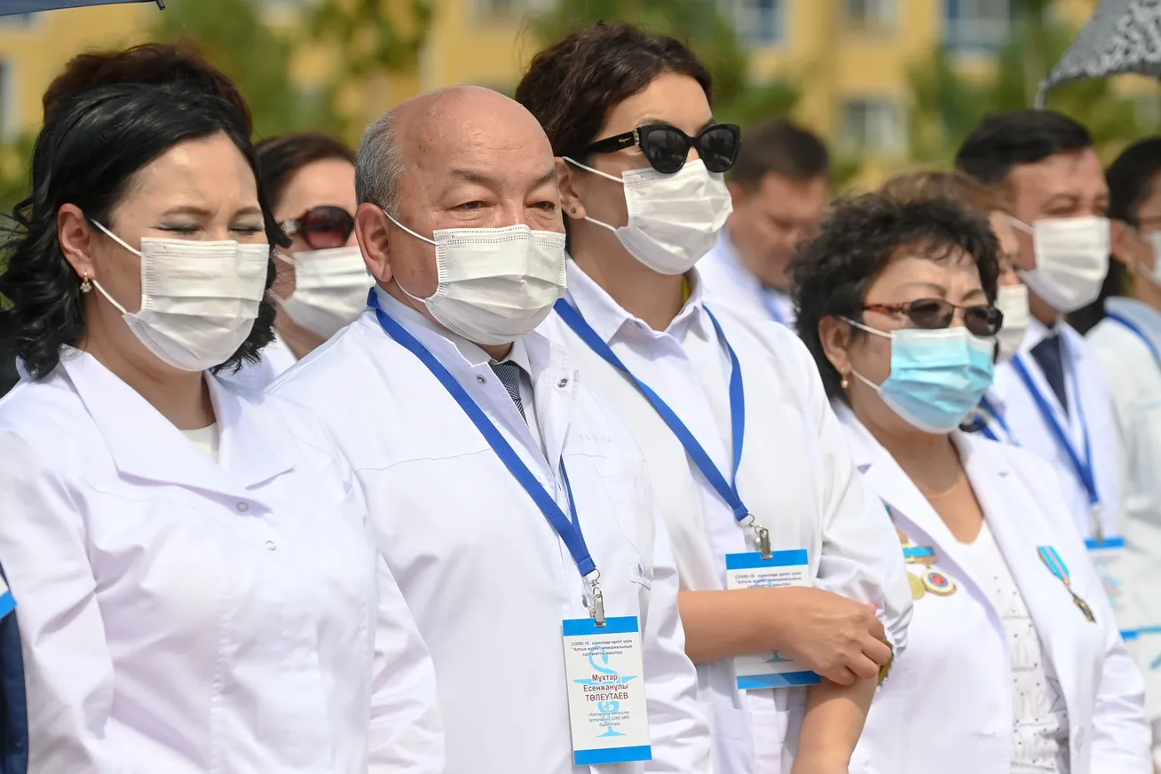 Президент предложил ввести звание «Заслуженный врач РК» - фото kapital.kz