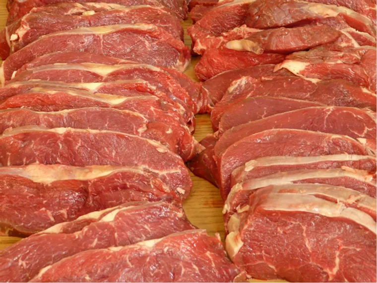 Капитал - ЕС намерен взыскать с России 1,39 млрд евро из-за ограничения импорта свинины