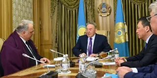 Капитал - Нурсултану Назарбаеву вручили орден