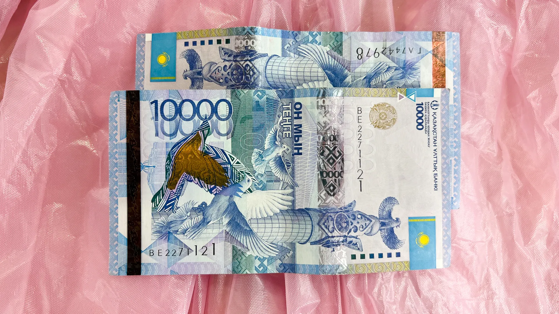 Капитал - На бирже cредневзвешенный курс доллара составил 456,3 тенге