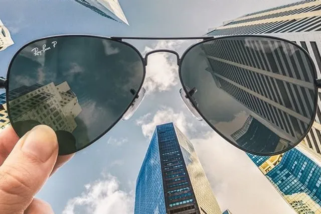 Производитель очков Ray-Ban объявил о слиянии с Luxottica