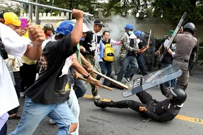 Казахстанцев попросили не выезжать в Бангкок