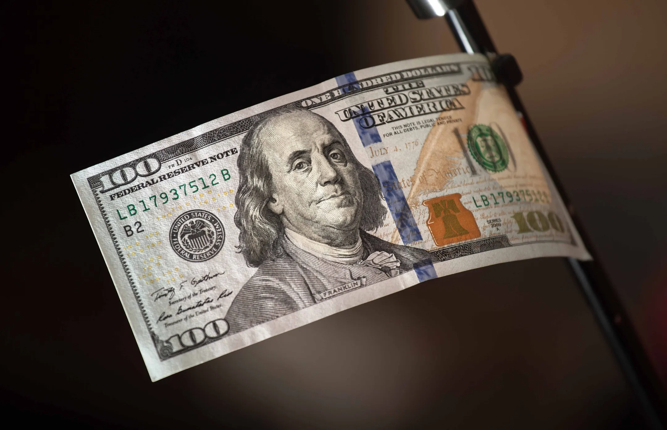 Средневзвешенный курс на утренней сессии – 243,10 тенге за $1 - Image Kapital.kz