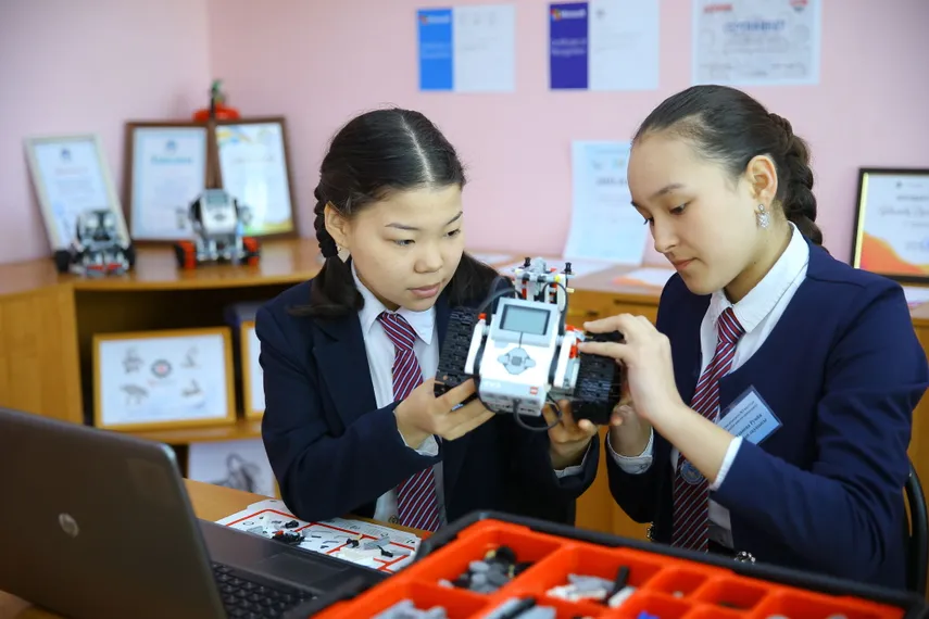 Капитал - В Казахстане откроют более тысячи IT-классов