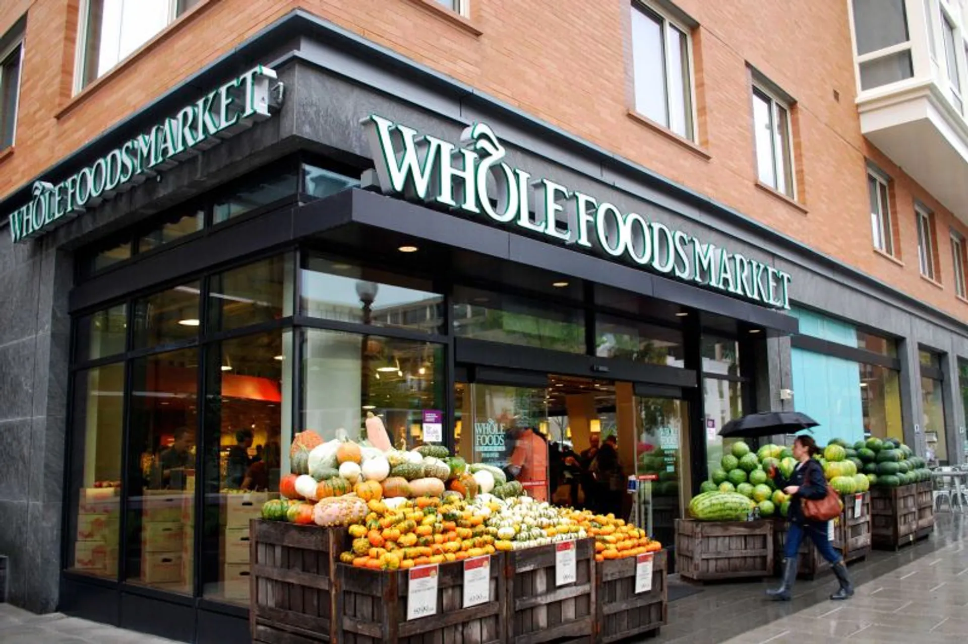 Капитал - Amazon привлечет до $16 млрд для финансирования покупки Whole Foods