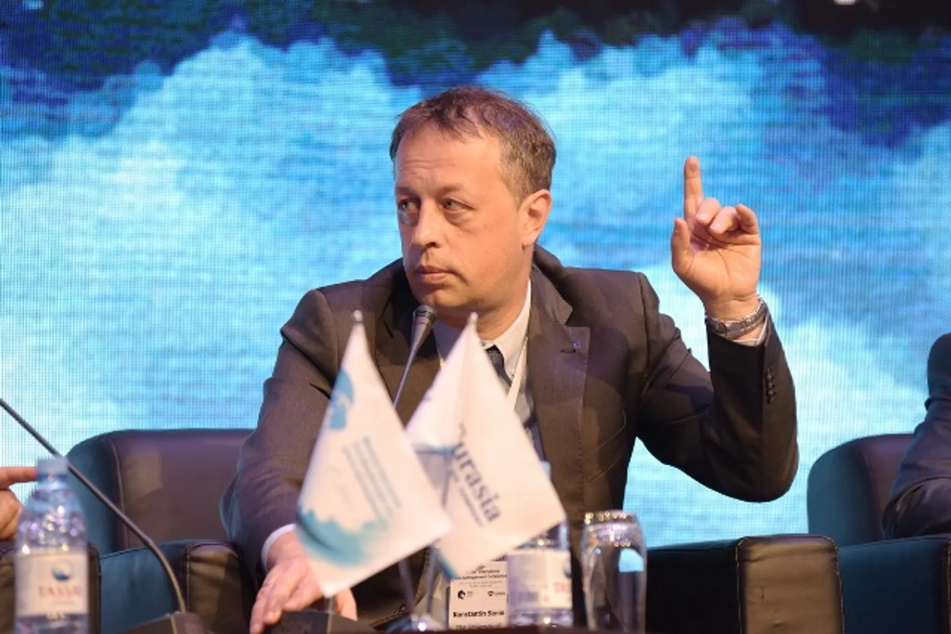 Капитал - Эксперт: Нет никакой альтернативы доллару